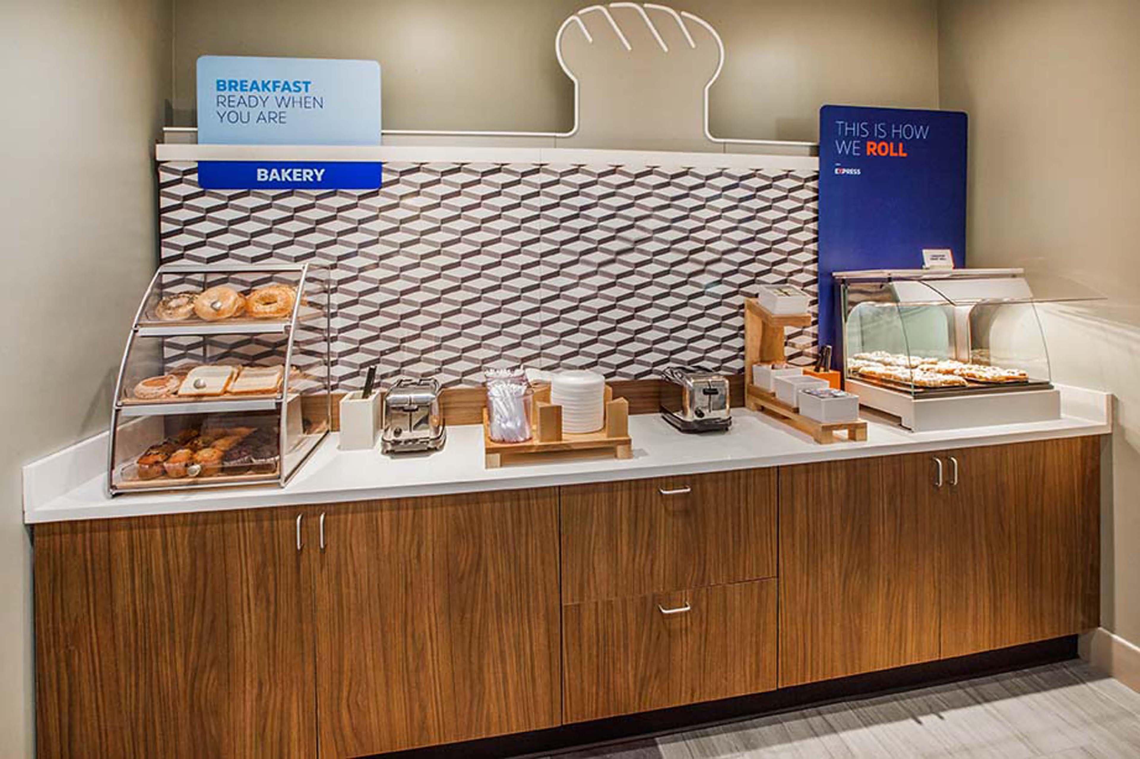 Holiday Inn Express & Suites Wilmington-University Center By Ihg מראה חיצוני תמונה
