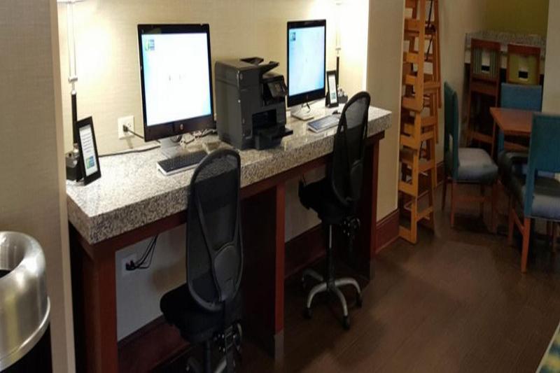 Holiday Inn Express & Suites Wilmington-University Center By Ihg מראה חיצוני תמונה