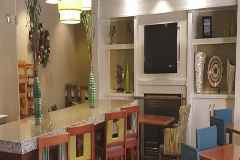 Holiday Inn Express & Suites Wilmington-University Center By Ihg מראה חיצוני תמונה