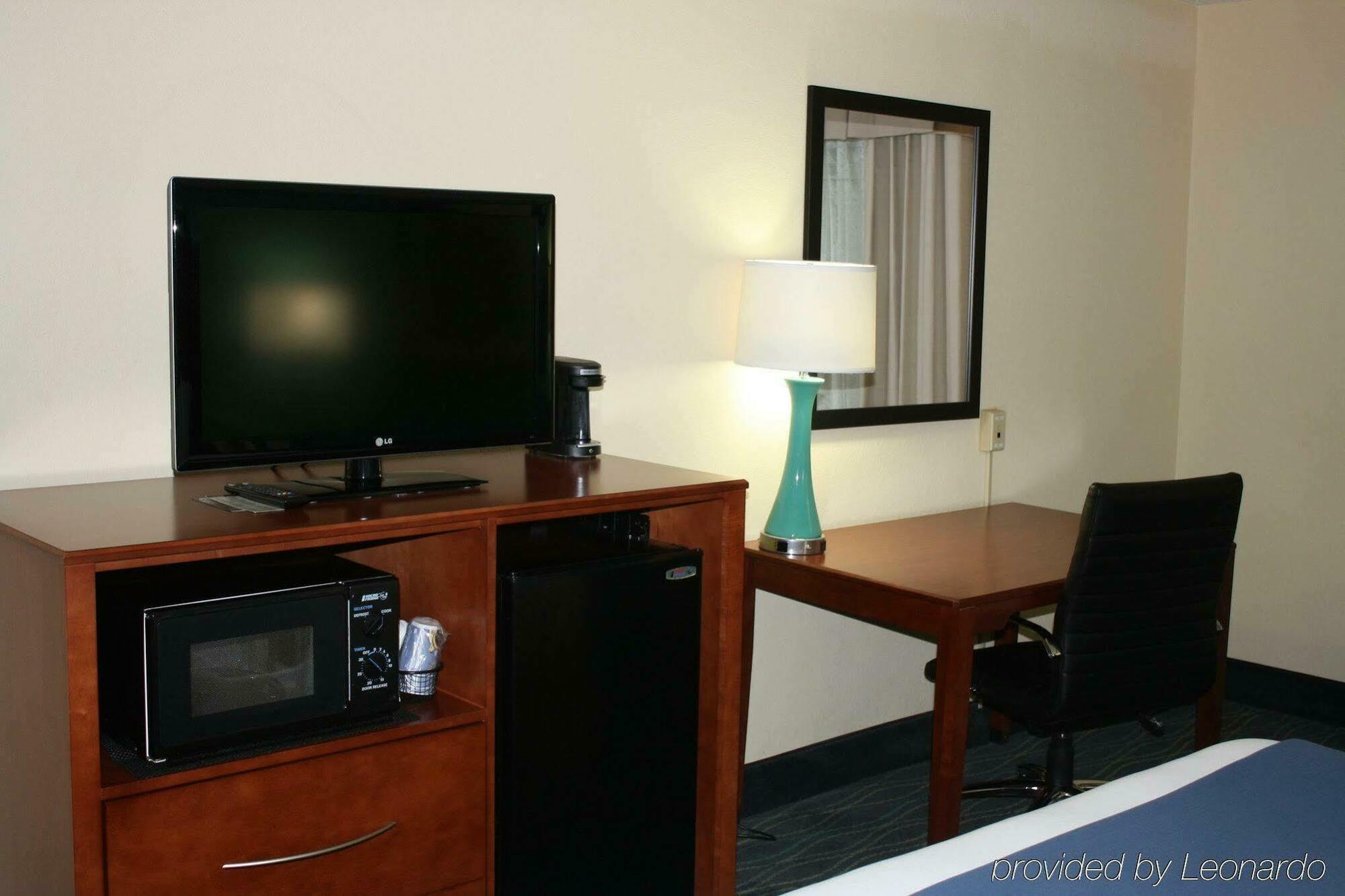Holiday Inn Express & Suites Wilmington-University Center By Ihg מראה חיצוני תמונה